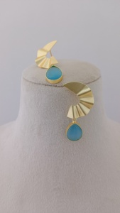 Ensemble de boucles d'oreilles pour femmes en métal doré Arc Opulent Design moderne audacieux personnalisé mode goutte Style Imitation plaqué rhodium pour - Product Image 3