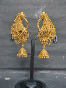 Boucles d'oreilles en vrac serties de boucles d'oreilles fantaisie en plaqué or 22CT à la mode à vendre par les exportateurs indiens - Product Image 3