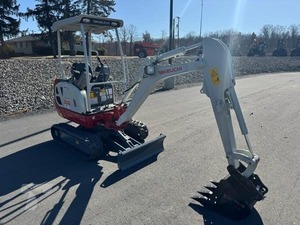 Miniexcavadoras TAKEUCHI TB216 2025: Excavadora de orugas de alta calidad para movimiento de tierras con motor, disponible ahora en stock. - Product Image 1