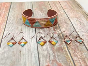 Pendientes bordados a mano y con cuentas de diseño en la parte posterior, el mejor proveedor de joyería, artesanías MD - Product Image 2