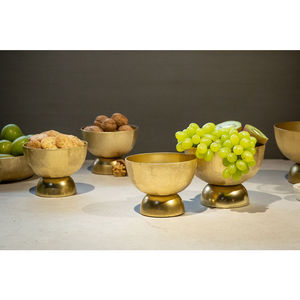 Bol en métal doré avec socle pour fruits secs, collations, desserts, vaisselle décorative artisanale pour la décoration de table à manger - Product Image 2