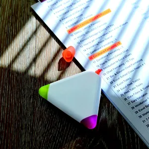 Juego de 3 Marcadores Triangulares Personalizados, Gadgets Únicos y Personalizables - Product Image 2