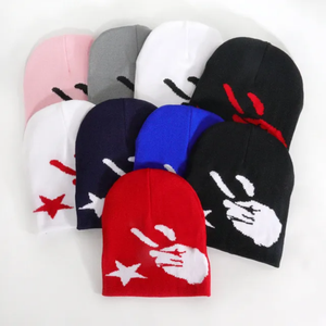 Gorro de punto de Jacquard acrílico 100% con logotipo personalizado al por mayor de fábrica, gorros cálidos de invierno con calavera con patrón de dibujos animados para viajes - Product Image 3