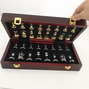 Juego de Ajedrez de acero personalizado de alta calidad con Sier y piezas doradas Juegos de mesa de madera para niños y niños - Product Image 6