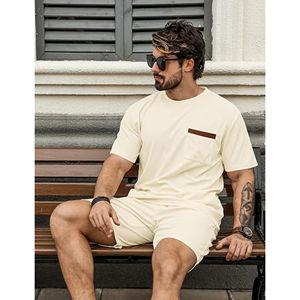 Ropa deportiva de dos piezas con logotipo personalizado para hombre, camiseta y pantalones cortos combinados diseñados para actividades de verano, entrenamiento y marca - Product Image 2