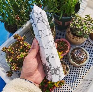 Grande tour en cristal Howlite blanche de haute qualité pierre précieuse de guérison naturelle sculptée baguette de fée pour la décoration de la maison Feng Shui gravée - Product Image 3