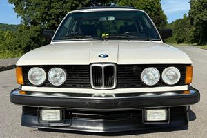 BMW 320iS Concours-Show E21 de 1983, Usado en Buen Estado, Paquete Deportivo, Transmisión Manual de 5 Velocidades, Historial de Servicio Extensivo - Product Image 1