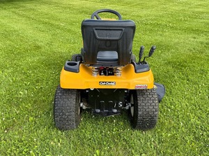 Tracteurs à gazon Cub Cadet XT1 LT42 : Achetez une qualité supérieure, une maniabilité fluide, un siège confortable et une coupe de gazon efficace - Product Image 6