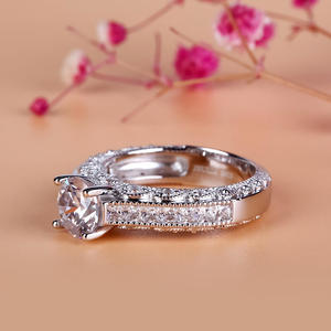 แหวนแต่งงานเงินแท้ทรงกลมประดับเพชร Jeulia IGI Certified - Product Image 6