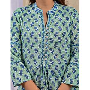Blusa de Popelina Azul Marino con Estampado Butti y Botones Frontales, Diseño Floral - Product Image 2