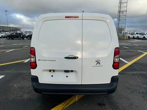 Super ventes meilleure offre d'occasion 2024 Peugeotttt e-Partner L3H1 mi-haute qualité 50kw/h à 136bhp utilisé marché mondial - Product Image 5