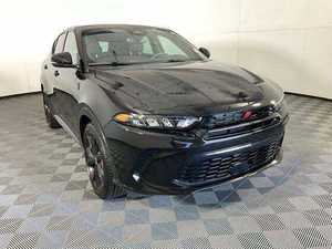 รถ SUV ฮอร์เน็ต R/T AWD ไฮบริด ปี 2024 มือสอง สภาพดี ภายในสีเข้ม เบาะหนัง ยาง R18 พร้อมระบบควบคุมความเร็วอัตโนมัติ - Product Image 2