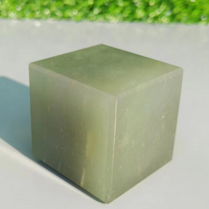 Cubo de Aventurina verde, piedra de ágata pulida, artesanías de cristal con variaciones de Color Natural, Ideal para Diseño de Interiores espiritual - Product Image 1