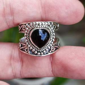 Bague en argent sterling 925 avec onyx noir, faite à la main, pierre de naissance de juillet, bijou de promesse incrusté d'une pierre précieuse naturelle en onyx noir en forme de cœur - Product Image 6