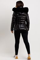 Chaqueta acolchada de mujer OEM negra brillante de alta demanda con capucha de piel con cremallera completa y chaqueta acolchada de invierno con burbujas para mujer