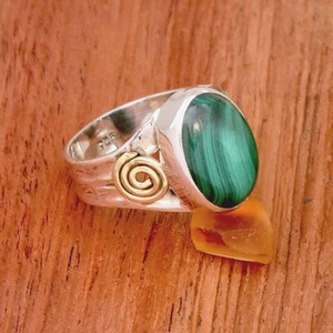 Anillo de malaquita para mujer, plata 925 ovalada de piedra preciosa, banda de diseñador bohemio, regalo de declaración perfecto para Christian Her - Product Image 4