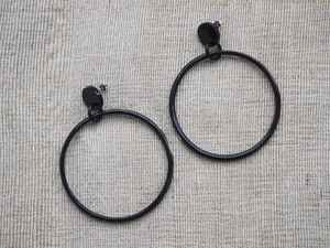 Boucles d'oreilles en corne de buffle fabriquées à la main avec un design naturel et unique, légères et parfaites pour une mode élégante et écologique. - Product Image 2