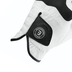 Gants de golf haut de gamme fabriqués avec un tissu léger et doux offrant une adhérence confortable pour la pratique sur le parcours - Product Image 5