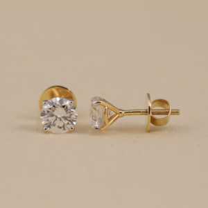 ต่างหูเงินแท้และทองคำประดับเพชรทรงกลมเพาะเลี้ยงในห้องปฏิบัติการ ความใสระดับ VS1 เครื่องประดับหรูหราสำหรับผู้หญิง - Product Image 2