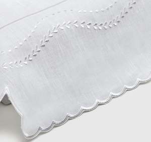 Custom Embroidery White <b>Floral</b> Tissue <b>Box</b> Cover Rectangle Tissue <b>Box</b> Cover Scalloped Border White Cotton Home Hotel Decoration - Product Image 2