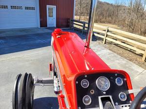 Tracteur agricole Massey Ferguson 1100 4RM de 1969 - Product Image 5