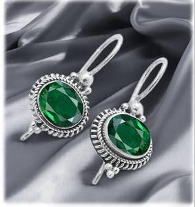 Boucles d'oreilles clous émeraude, pierre de naissance de mai, en argent sterling 925 plaqué or, mignonnes et élégantes, cadeau pour femme, idéales pour les fêtes - Product Image 2