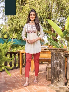 Sous-tissu rayonne court Kurti de la collection Style Broderie Concept en vente en ligne - Product Image 6