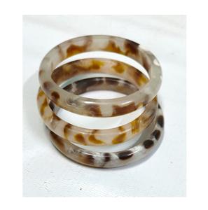 Joyería de moda Pulsera de resina epoxi hecha a medida 100% Mejor calidad Diseño estándar Brazalete de resina acrílica Calidad superior Superventas - Product Image 1