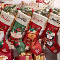 Chaussette de Noël moderne personnalisée, brodée, Père Noël, bonhomme de neige, sac à bonbons en fourrure tricotée personnalisé, ornement, décoration de Noël