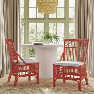 Chaise en rotin fabriquée à la main avec des matériaux naturels, coussin confortable inclus pour un style intérieur intemporel. - Product Image 2