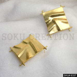 Pendientes de tuerca grandes hechos a mano cuadrados geométricos martillados chapados en oro SKU6337 - Product Image 2
