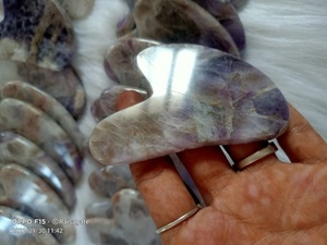 Pierre de Guasha en Améthyste Naturelle Polie, Sculptée à l'effigie de l'Ombre, Cristal de Forme Libre du Gujarat pour Massage Facial, Décoration d'Intérieur et Feng Shui - Product Image 5