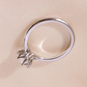Anillo de compromiso Moissanite corte redondo de 8mm | Solitario clásico Ajuste de seis puntas | Oro o plata nupcial boda joyería fina OEM - Product Image 2