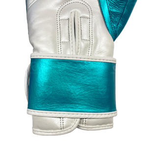 Gants de boxe en cuir véritable, fermeture à lacets, nouveau design, gants de combat professionnels pour la compétition - Product Image 6