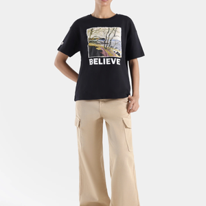 Camiseta de algodón de gran tamaño de alta calidad para mujer, ropa de calle gráfica con estampado de logotipo personalizado, ajuste holgado con hombro caído transpirable - Product Image 1