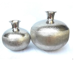 2023 Venta caliente Florero de oro Hecho a mano Diseño moderno Metal y vidrio de alta calidad Último estilo para la venta - Product Image 4