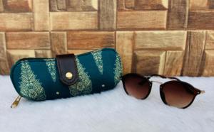 เคสแว่นตาพิมพ์ลายที่ทำด้วยมือของอินเดียพร้อมแม่เหล็กฝาปิดซิปฝาครอบนี้ช่วยป้องกันรอยขีดข่วนฝุ่นได้ดีกว่า - Product Image 3