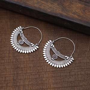 Pendientes de Aro Boho de Media Luna con Diseño Único, Pendientes de Latón Boho para Mujer con Acabado Plateado Oxidado, Aros Tribales en Forma de Media Luna, Venta al por Mayor/OEM - Product Image 4
