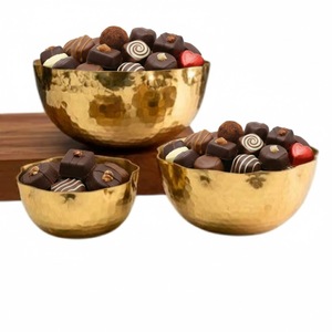 Ensemble de 3 bols à dessert en métal doré martelé à la main, élégants et modernes, pour la maison, la cuisine et la table. - Product Image 1