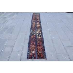 Alfombra Turca de 1.5x12.4 pies, Alfombra Vintage de Lana con Rayas Azules y Rojas - Product Image 1