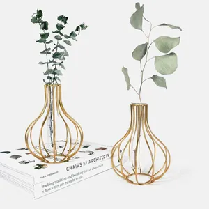 Vente en gros de centres de table de mariage porte-fleurs décoration meilleur vente de vases à fleurs au design antique avec tubes en verre cadre en fer - Product Image 3