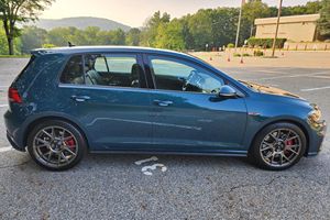 Volkswagen GTI SE 2018 Usado, Sin Reserva, 1 Dueño, Transmisión Manual de 6 Velocidades, Color Verde Metálico Great Falls, Mayormente sin Modificaciones - Product Image 2