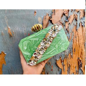 Bolso de Mano de Resina Epoxi Floral Hecho a Mano para Mujer, Estilo de Arte Popular con Pedrería, para Fiestas Nocturnas, Eventos Nupciales, Regalos con Cadena - Product Image 1