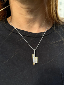 Pendentif unisexe personnalisé en or 18 carats de style Art déco avec baguette naturelle, bijoux tendance en diamant taillé princesse - Product Image 3