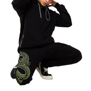 Chándal con cremallera para hombre construido con vellón de rendimiento y personalización de parches de marca para suministro de fábrica - Product Image 2