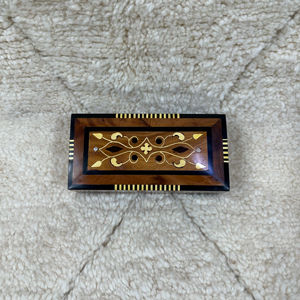 Boîte en bois décorative de taille personnalisée, à thème d'amour, imitation antique, gravée en cèdre marocain, faite à la main - Product Image 1