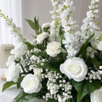 Vente en gros de fleurs réalistes pour décoration d'allée de mariage fleurs d'allée en grappes blanches et vertes roses artificielles pour allée de mariage