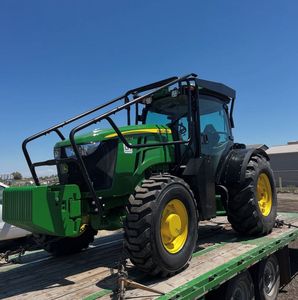 Tractor de Jardín John Deere 4WD 2025R con Motor de 25HP - Product Image 5