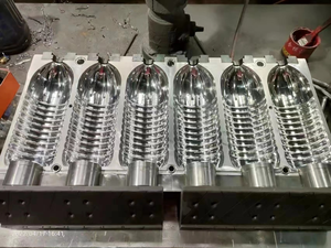 Fábrica de Taizhou Ofrece Servicio OEM/ODM para Moldes Industriales de PET de 2 y 4 Cavidades, de Acero 45 y Aluminio 6067, para Soplado Semiautomático de PET de Alta Calidad - Product Image 3