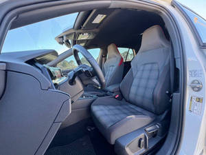 Volkswagen Golf GTI S 2022 Usado en Excelentes Condiciones - Product Image 3